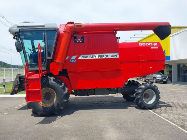Colheitadeira Massey Ferguson MF5650SR ano 2010
