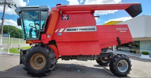 Colheitadeira Massey Ferguson MF 5650 Advanced ano 2008