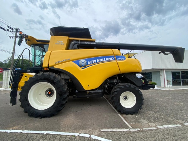 Colheitadeira New Holland CR 7.90 ano 2023