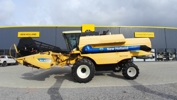 Colheitadeira New Holland TC 5070 ano 2012
