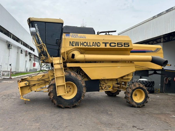 Colheitadeira New Holland TC 55 ano 1999