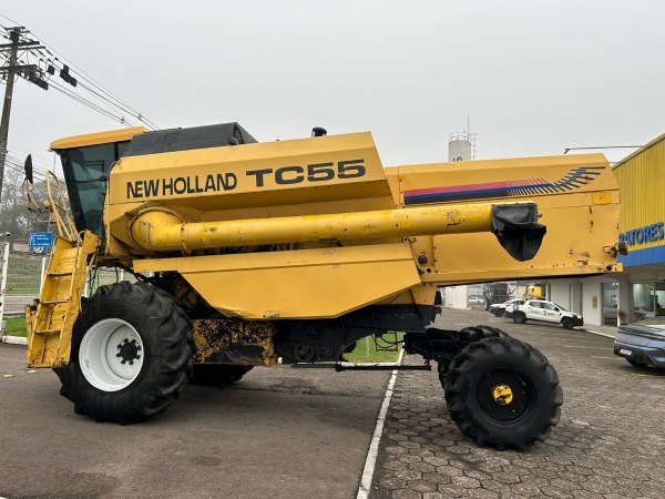 Colheitadeira New Holland TC 55 ano 1999