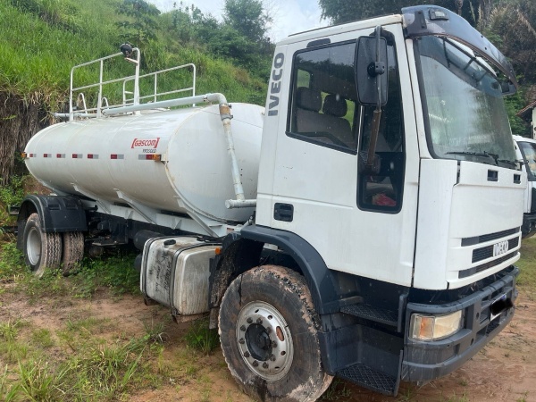 Caminhão Iveco Eurocargo 170E22 ano 2011