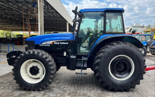 Trator New Holland TM 135 ano 2001