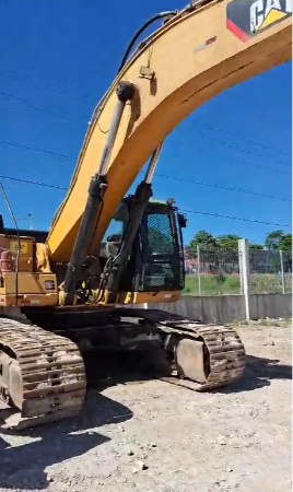 Escavadeira Caterpillar 349 ano 2013