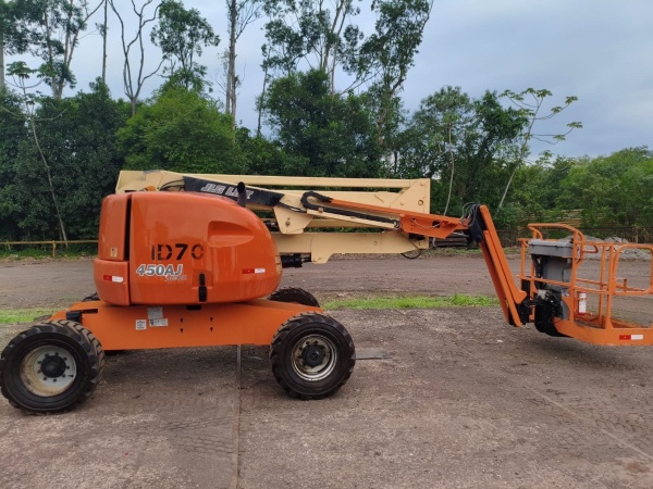 Plataforma JLG 450 AJ ano 2013
