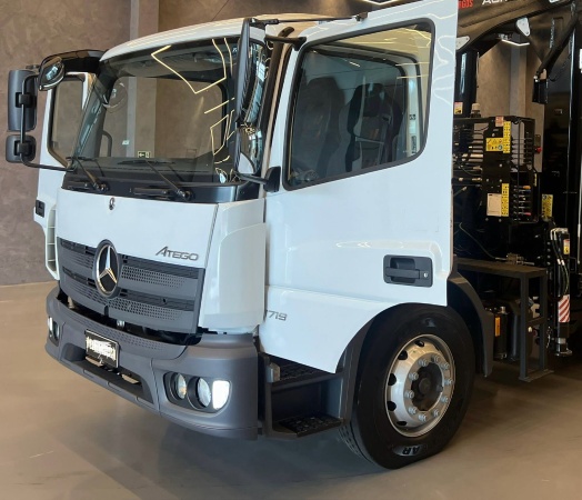 Caminhão Mercedes Benz Atego 1719 ano 2024