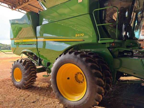 Colheitadeira John Deere S670 ano 2016