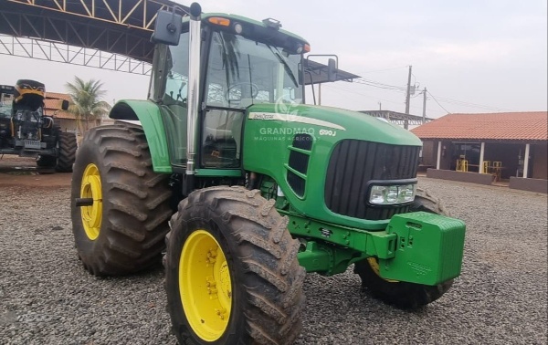 Trator John Deere 6190J ano 2017