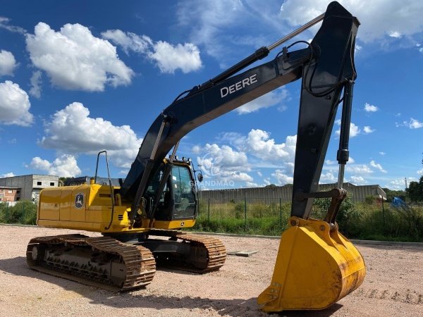 Escavadeira John Deere 210G ano 2021