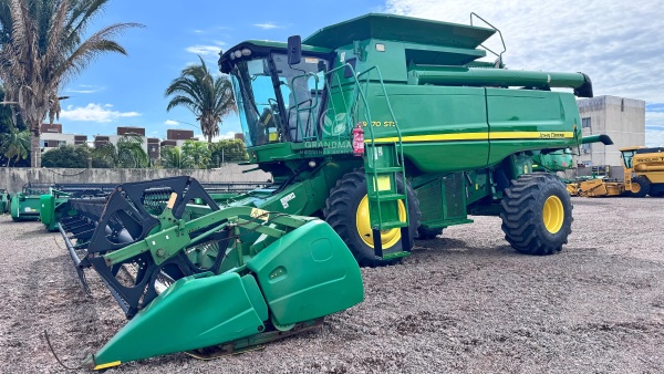 Colheitadeira John Deere 9470 STS ano 2013