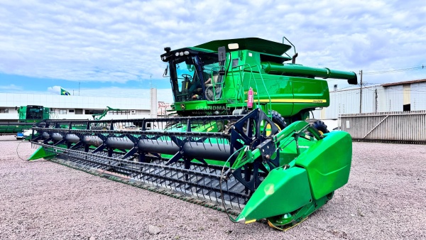 Colheitadeira John Deere 9770 STS ano 2013