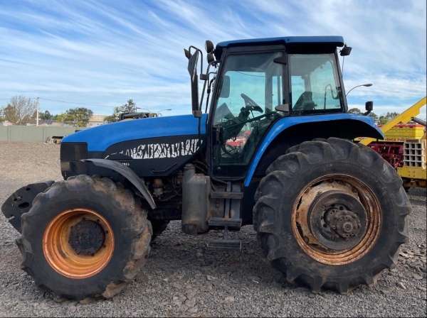 Trator New Holland TM 7040 ano 2008