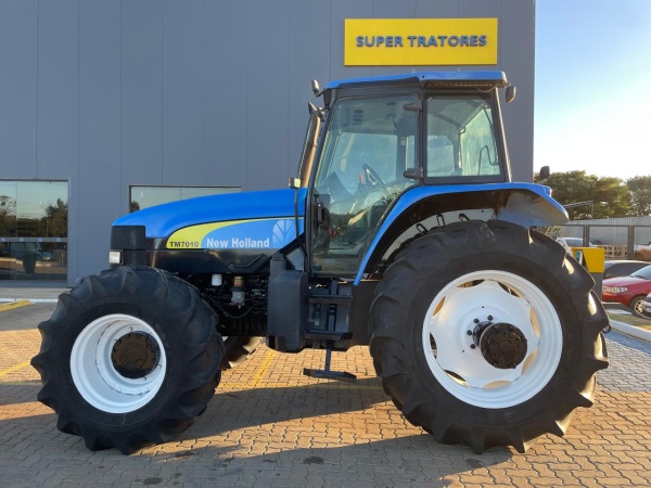 Trator New Holland TM 7010 ano 2013 - TM 7010 - Máquinas Agrícolas