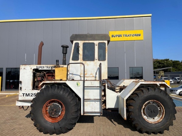 Trator Müller TM 25 ano 1986