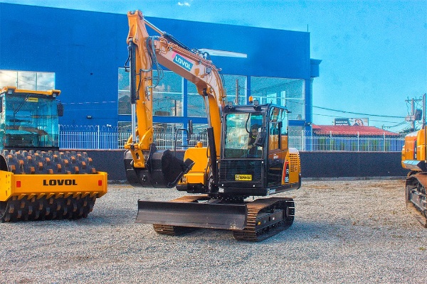 Mini Escavadeira LOVOL FR80E2 ano 2026