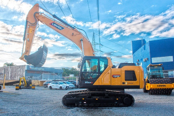 Escavadeira LOVOL FR215F ano 2026