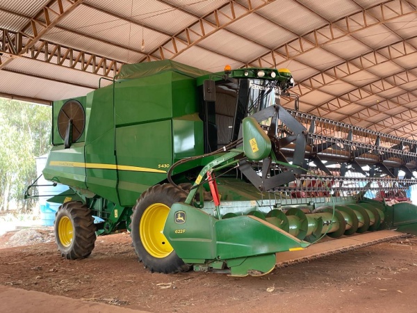 Colheitadeira John Deere S430 ano 2022