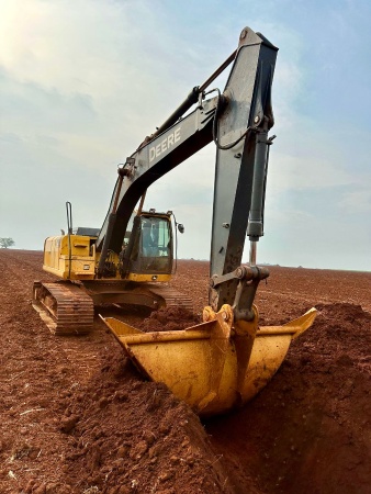 Escavadeira John Deere 210G ano 2019