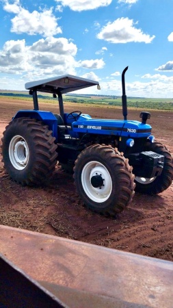 Trator New Holland 7630 ano 2003
