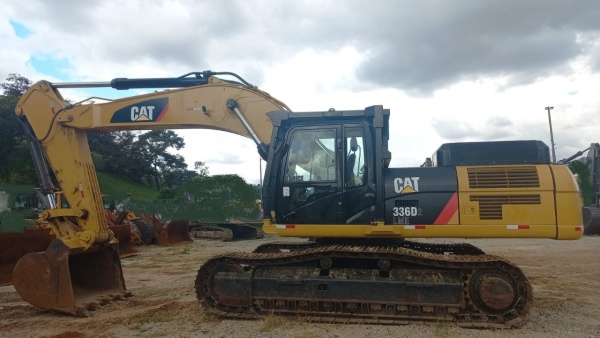 Escavadeira Caterpillar 336 D2L ano 2015