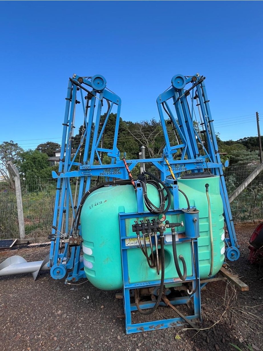 Pulverizador Montana 600 LITROS ano 2014