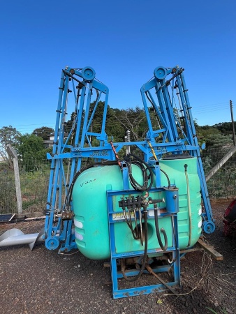 Pulverizador Montana 600 LITROS ano 2014