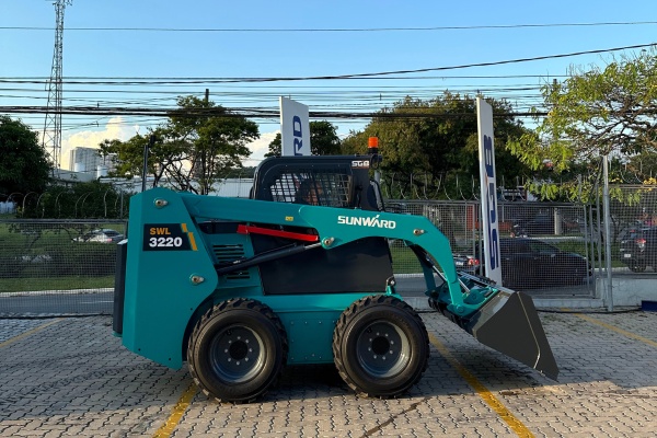 Mini Carregadeira Sunward SWL3220 ano 2025