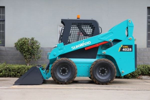 Mini Carregadeira Sunward SWL4028 ano 2025