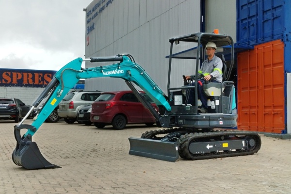 Mini Escavadeira Sunward SWE 25 UF ano 2025