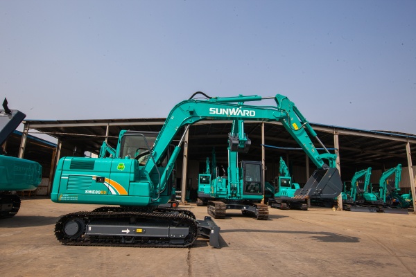Mini Escavadeira Sunward SWE 80 E ano 2025