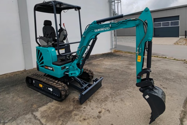 Mini Escavadeira Sunward SWE18UF ano 2025