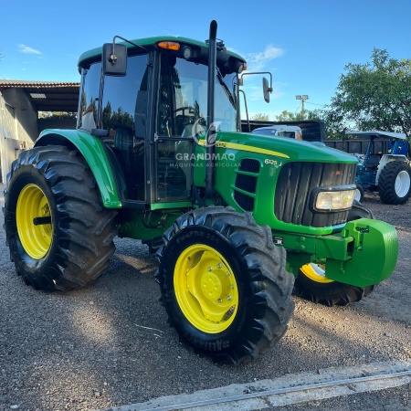 Trator John Deere 6125 J ano 2021