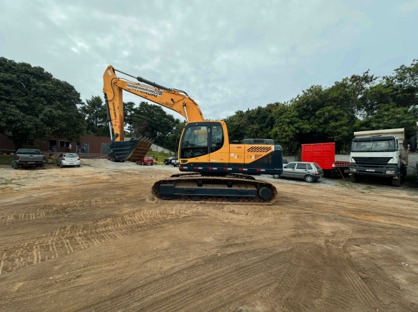 Escavadeira Hyundai R220LC-9 ano 2018 - R220LC-9 - Máquinas de Linha Amarela