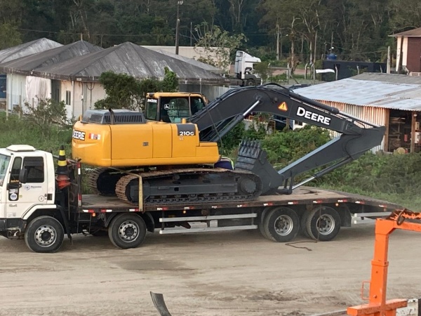 Escavadeira John Deere 210G ano 2014 - 210G - Máquinas de Linha Amarela