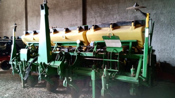 Plantadeira John Deere 1111 ano 2011