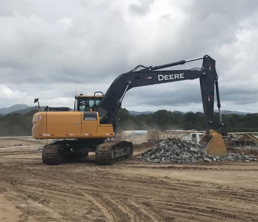 Escavadeira John Deere 200G ano 2020