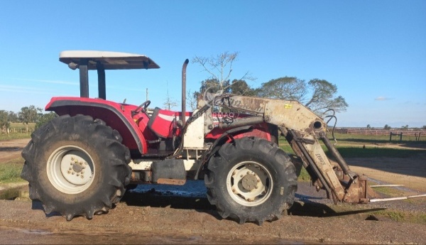 Trator Massey Ferguson 4292 ano 2012