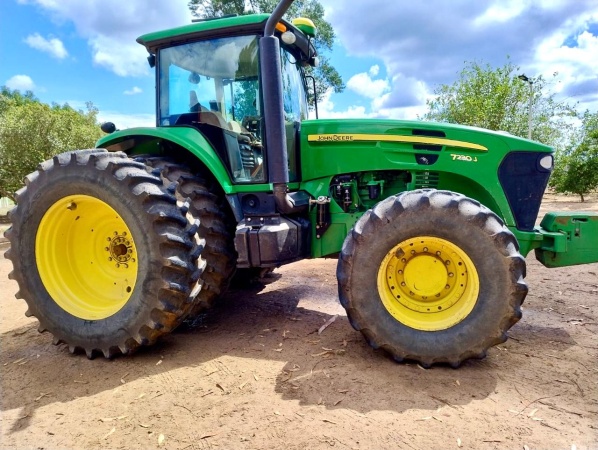 Trator John Deere 7230 J ano 2020