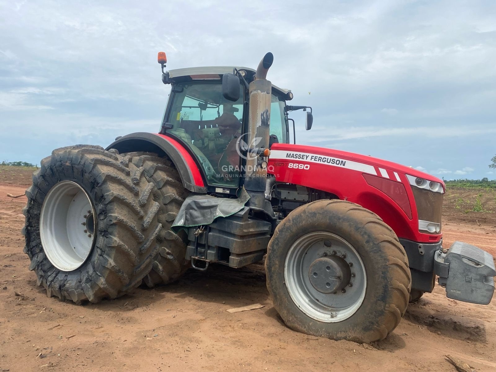 Trator Massey Ferguson 8690 ano 2014