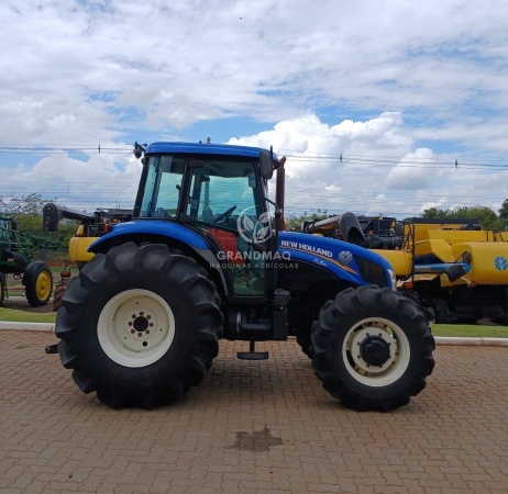 Trator New Holland TL5.80 ano 2019 - TL5.80 - Máquinas Agrícolas