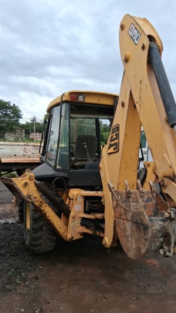 Retroescavadeira JCB 3C PLUS ano 2009
