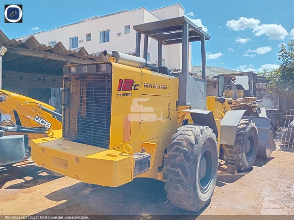Pá Carregadeira New Holland 12C ano 2011