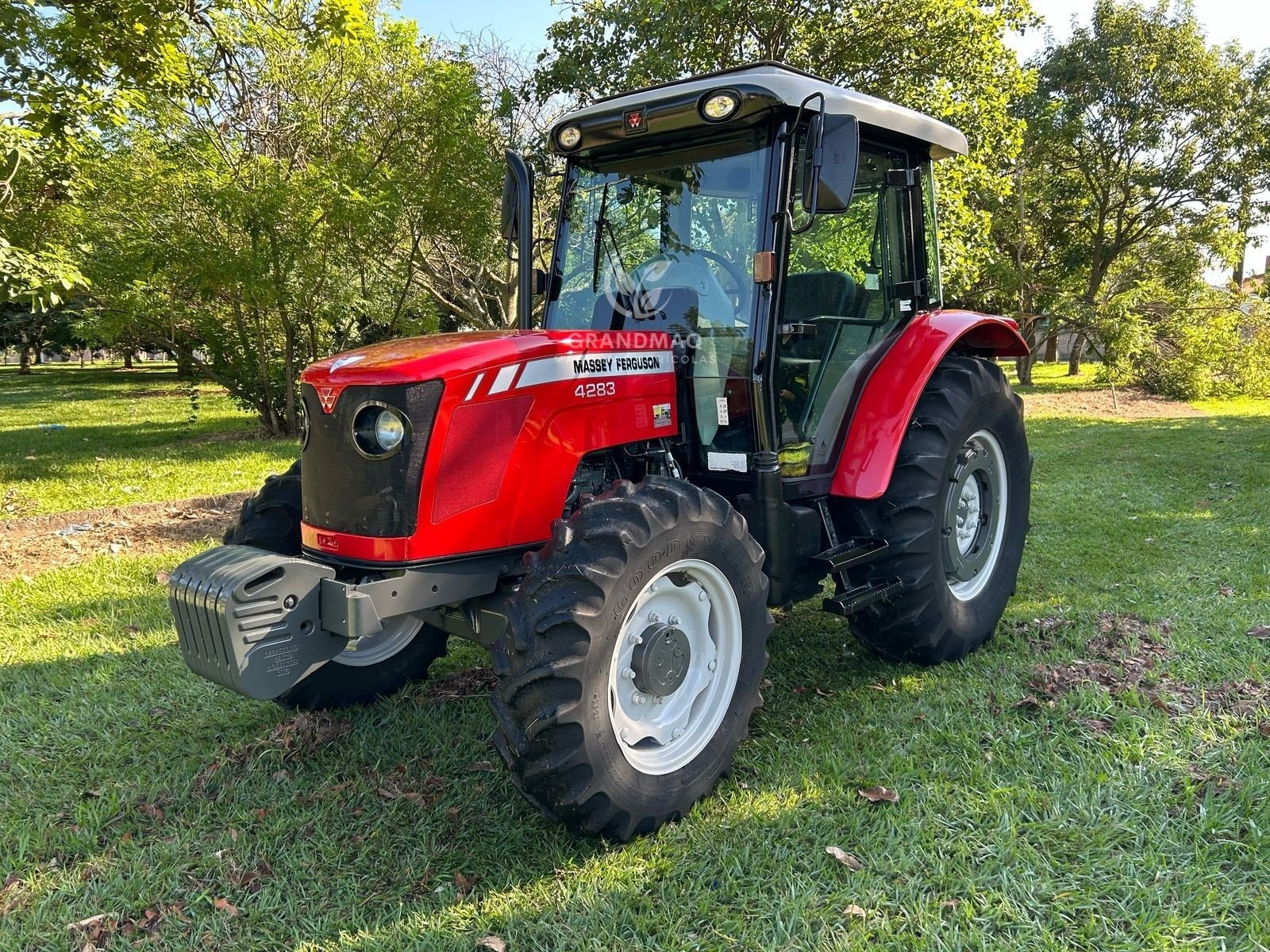 Trator Massey Ferguson MF 4283 ano 2012