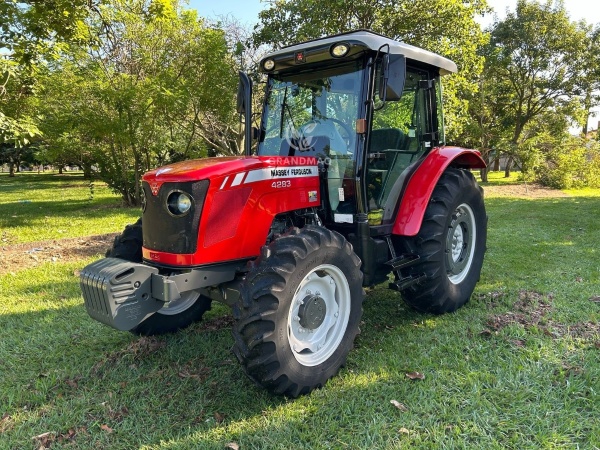 Trator Massey Ferguson MF 4283 ano 2012