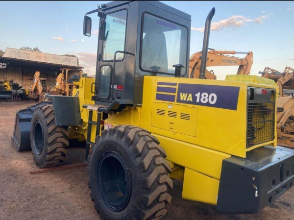 Pá Carregadeira Komatsu WA180 ano 2006
