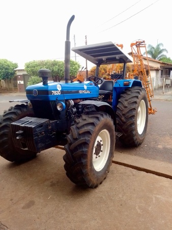 Trator New Holland 7630 ano 2004