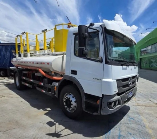 Caminhão Mercedes Benz Atego 1719 ano 2020
