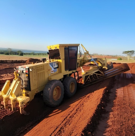 Motoniveladora Caterpillar 140 K ano 2010