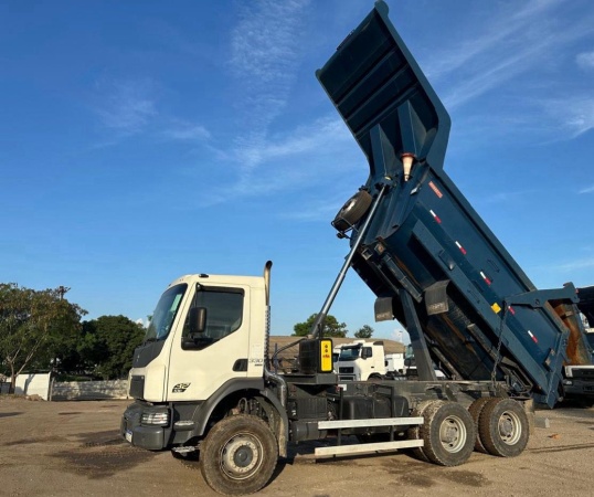 Caminhão Volvo VM330 ano 2022 - VM330 - Caminhões e Carretas